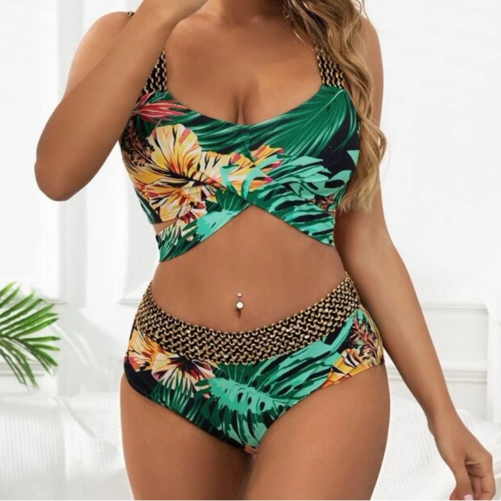 Brand New: (never worn) Tropical 2-piece bathing suit set